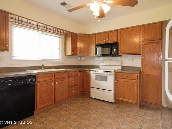 4th image of 825 Richard St Unit E