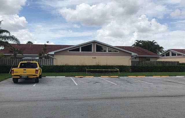 1st image of 4365A Woodstock Dr