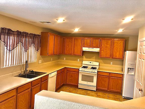 4th image of 9551 Grand Fir Ct