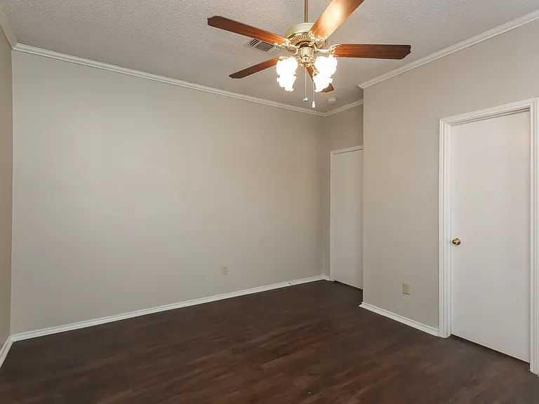 2524 Park Valley Dr — Photo 12