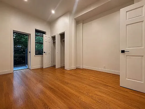 769 4th Ave #1L Photo 1