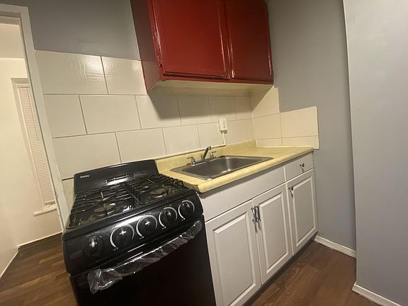 3rd image of 530 E Penn St #3