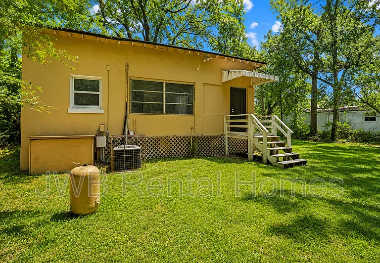 8264 Moncrief Dinsmore Rd — Photo 1