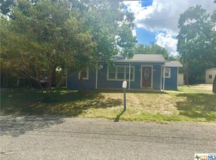 212 N Pecan Ave, Luling, TX 78648