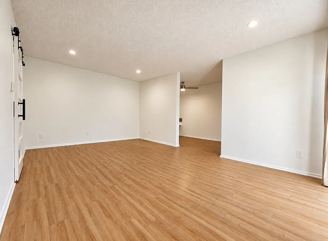 12340 Rochester Ave — Photo 2