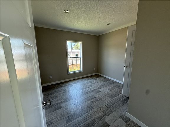 5th image of 112 Candlestick Ln