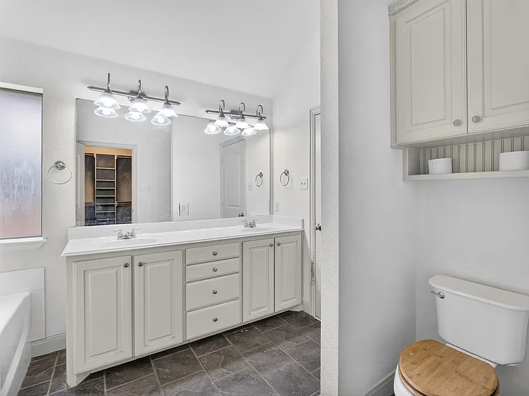 5709 Main St — Photo 18