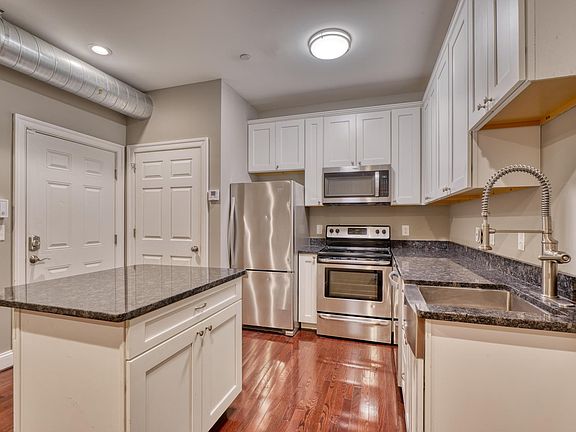 5th image of 208 E Redwood St APT 4D