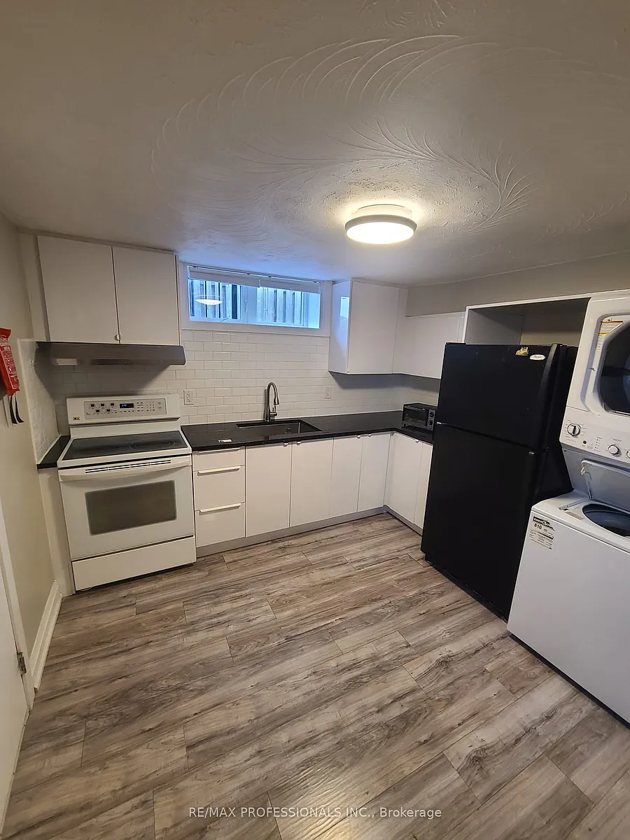 Building Photo - 1176 Alexandra Ave #BASEMENT