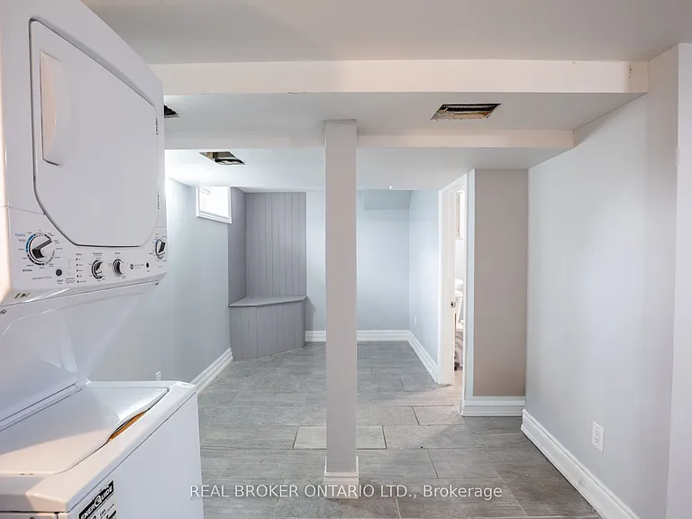 32 Grove St W #3 — Photo 5