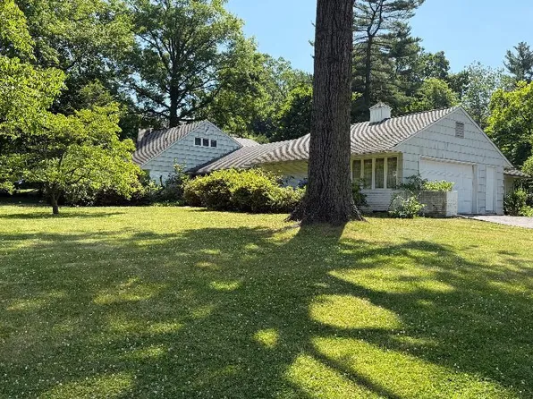 21 OLD FARM Road, Great Neck, NY 11020