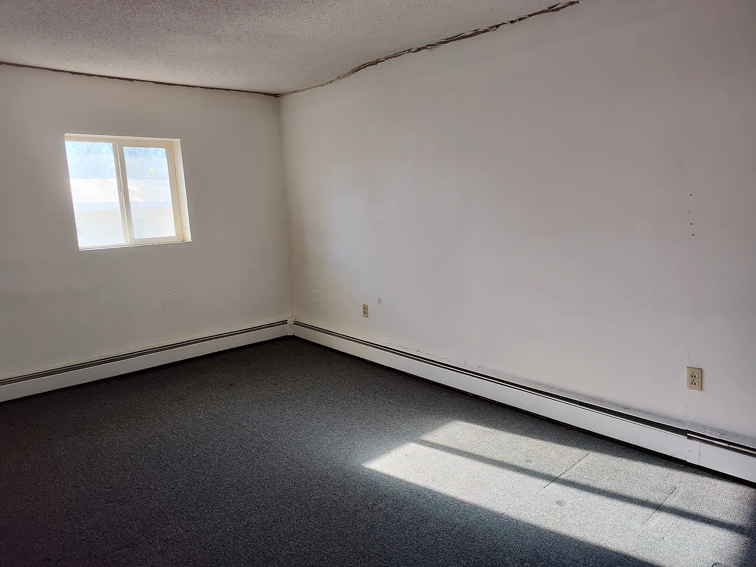 2 bed, 1.5 bath, 900 sqft, $900 — Photo 3