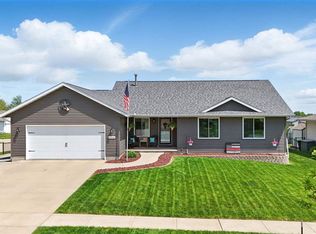 655 S 22nd St, Marion, IA 52302