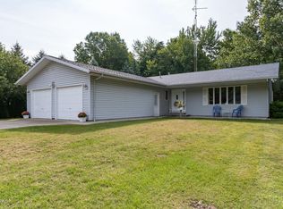 231 Kensington Ln, Benton Harbor, MI 49022