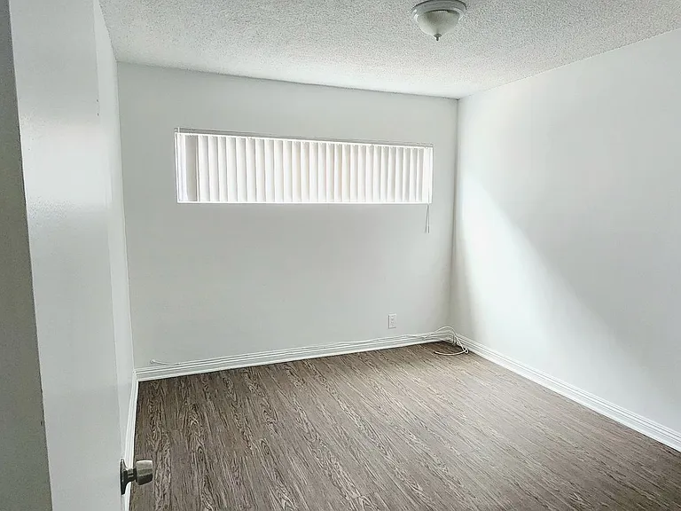 845 Victor Ave — Photo 7