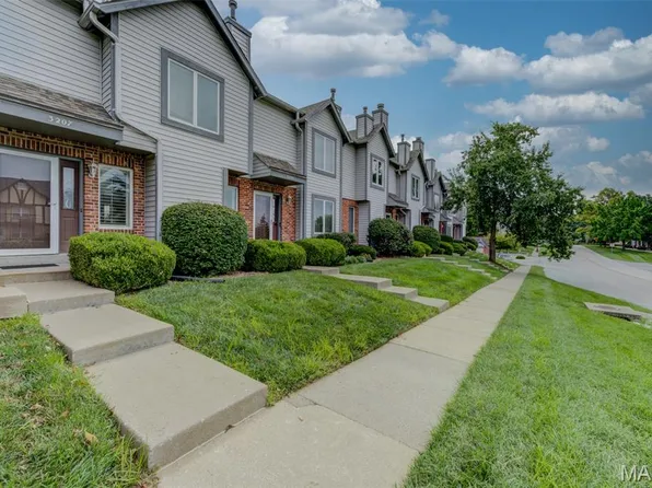 3207 Sherman Park Dr #2D, Saint Charles, MO 63303