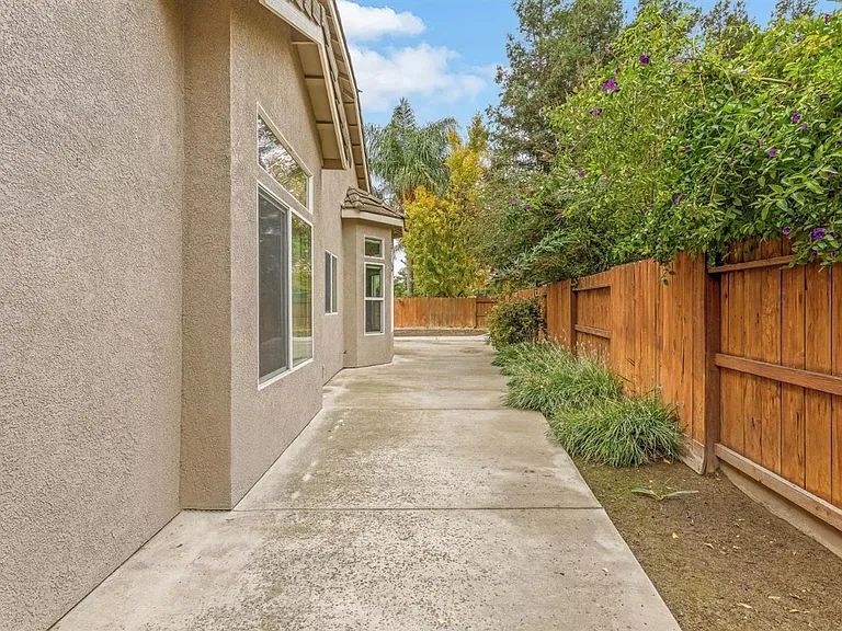 2921 Garzellis Way — Photo 40