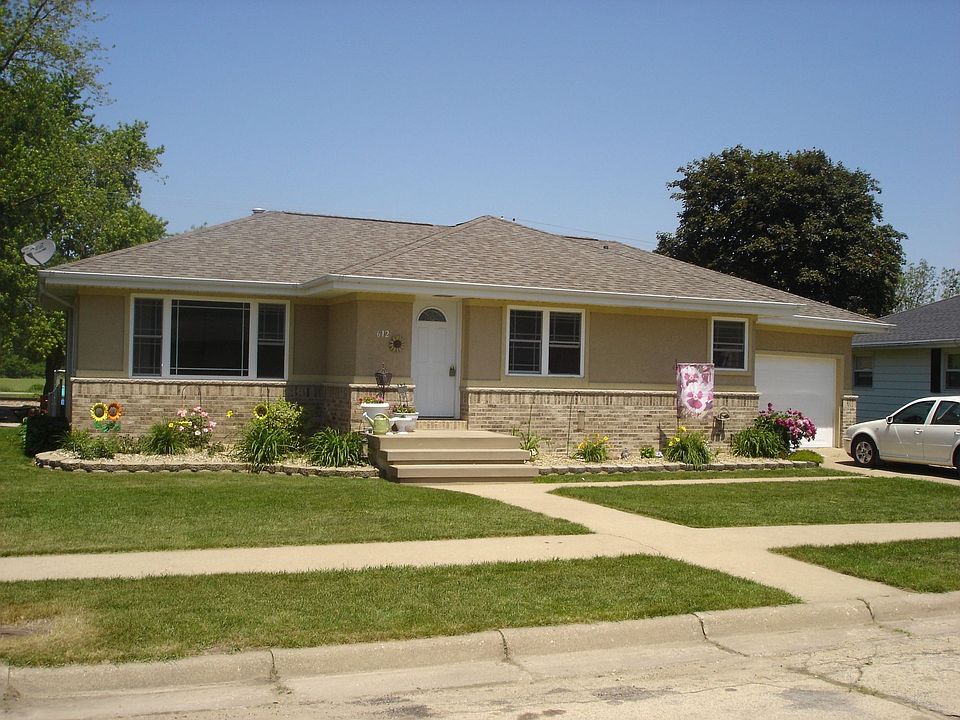 1st image of 614 1st Ave W