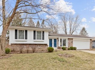 2065 Harvard Ln, Elgin, IL 60123