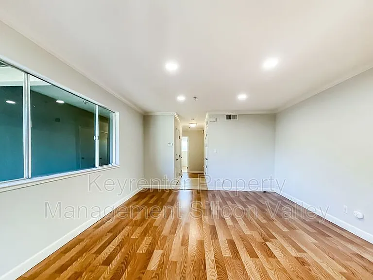 460 Lassen St #7 — Photo 10