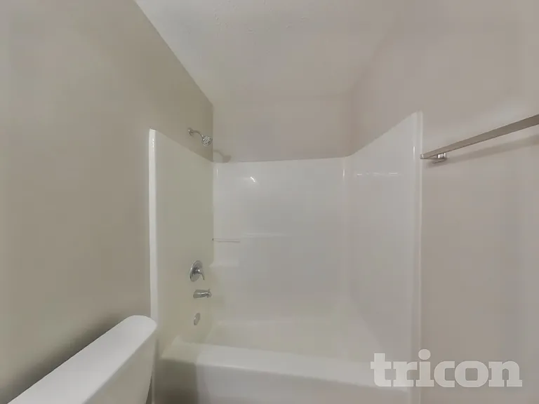284 Woodfield Dr — Photo 13