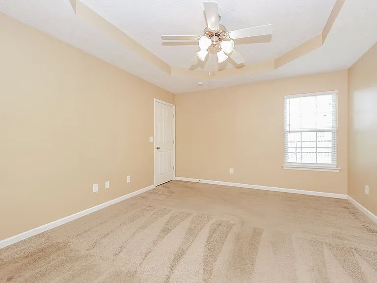 305 Sarna Dr — Photo 9