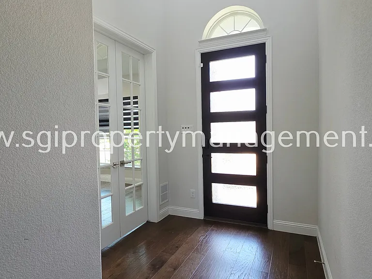 10870 Grayhead Dr — Photo 2
