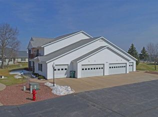 220 Countryside Ct, Waupaca, WI 54981