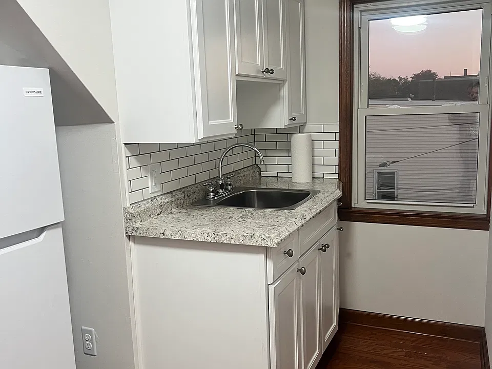 118 Wood St #3