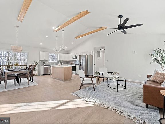 3rd image of 648 Cooke Pl
