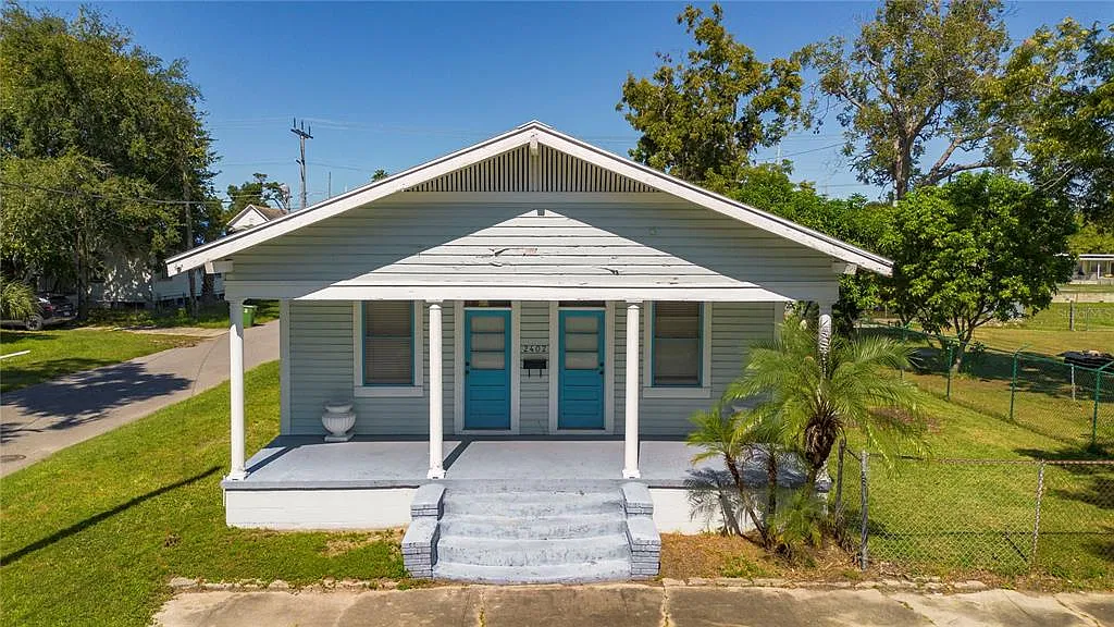2 bed, 1.0 bath, 1148 sqft, $1,995 — Photo 2