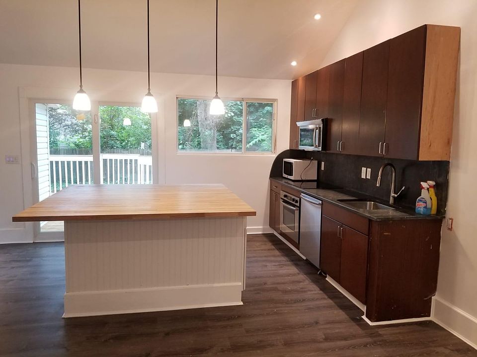 1st image of 76 Oak Ave