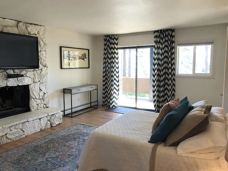 Direct access to bottom deck with beautiful lake views.