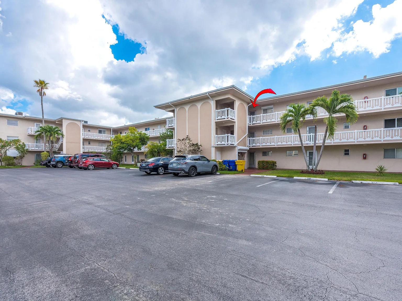 1 bed, 1.0 bath, 744 sqft, $1,495 — Photo 2