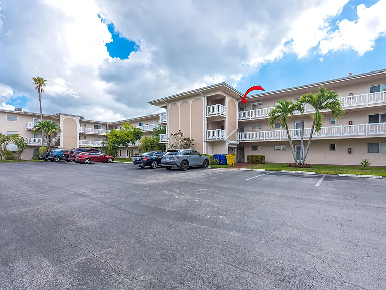 2615 Garden Dr N #307 — Photo 2