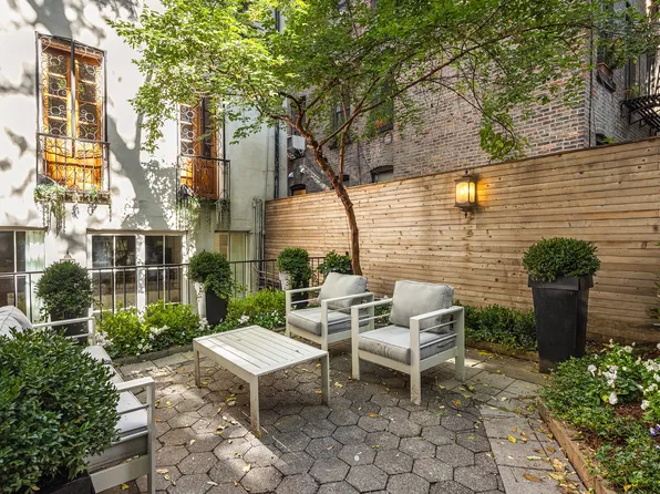 222 East 11th Street image 4 of 30