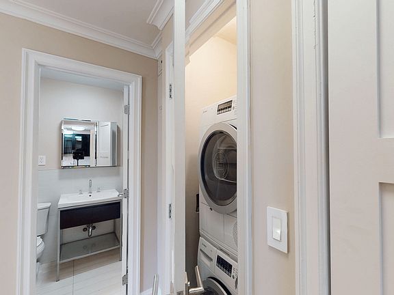 4th image of 310 Greenwich St APT 16E