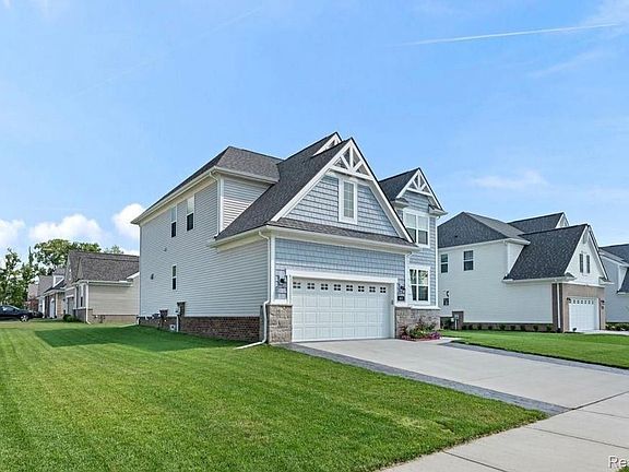 3rd image of 1821 Emerald Ln