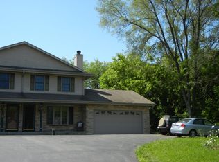 122 Hilly Oak Dr, Delafield, WI 53018