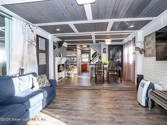 5th image of 190 Fieldway Ave
