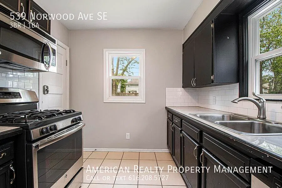 3 bed, 1050 sqft, $1,750 — Photo 3