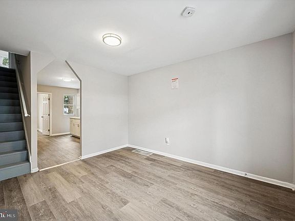 3rd image of 5626 Bloyd St