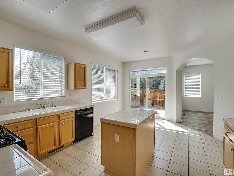2702 Cintoia Dr — Photo 12