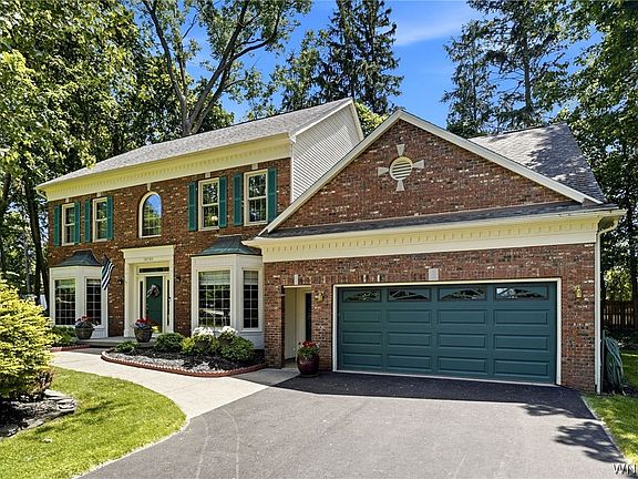 3rd image of 10585 Royal Oak Dr