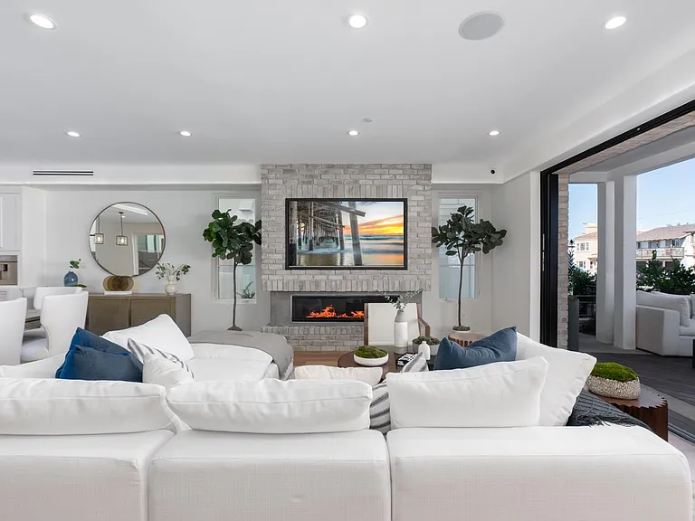 1025 W Balboa Blvd — Photo 9