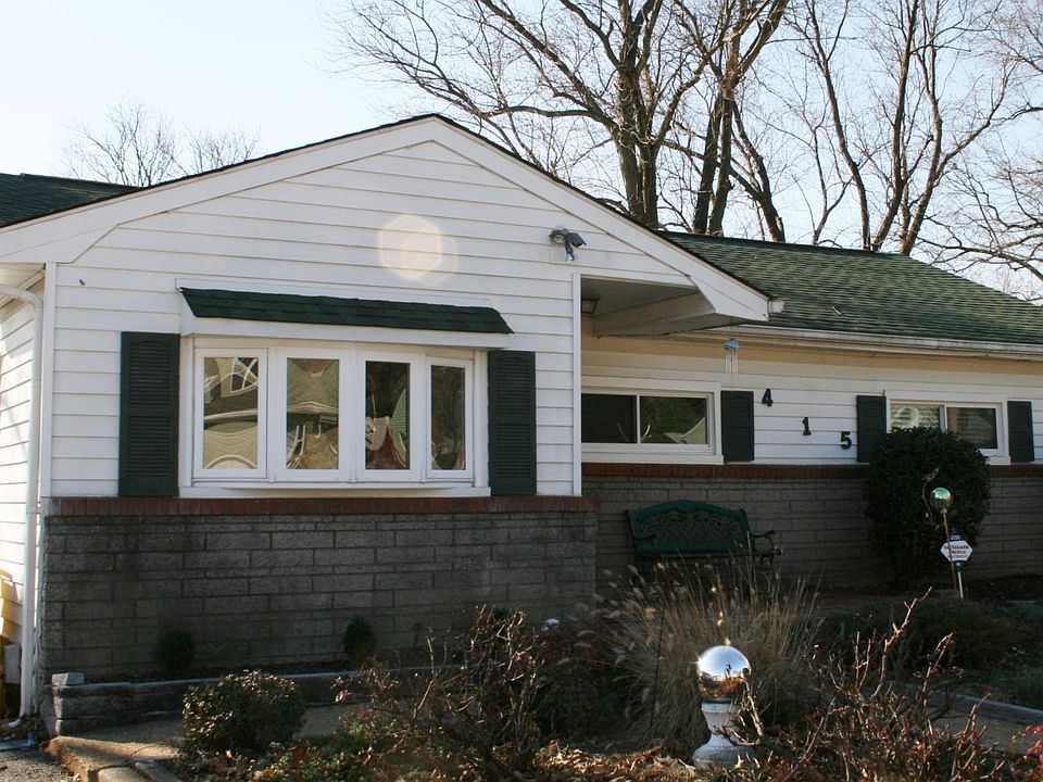 1st image of 415 7th Ave NE