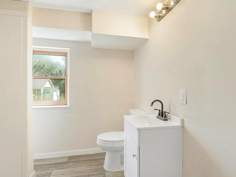 1031 Ash St — Photo 18