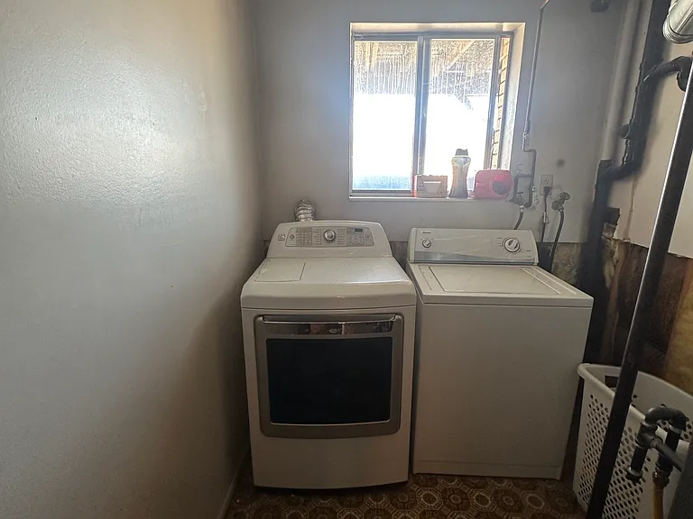 5587 S 2800 W #C — Photo 11