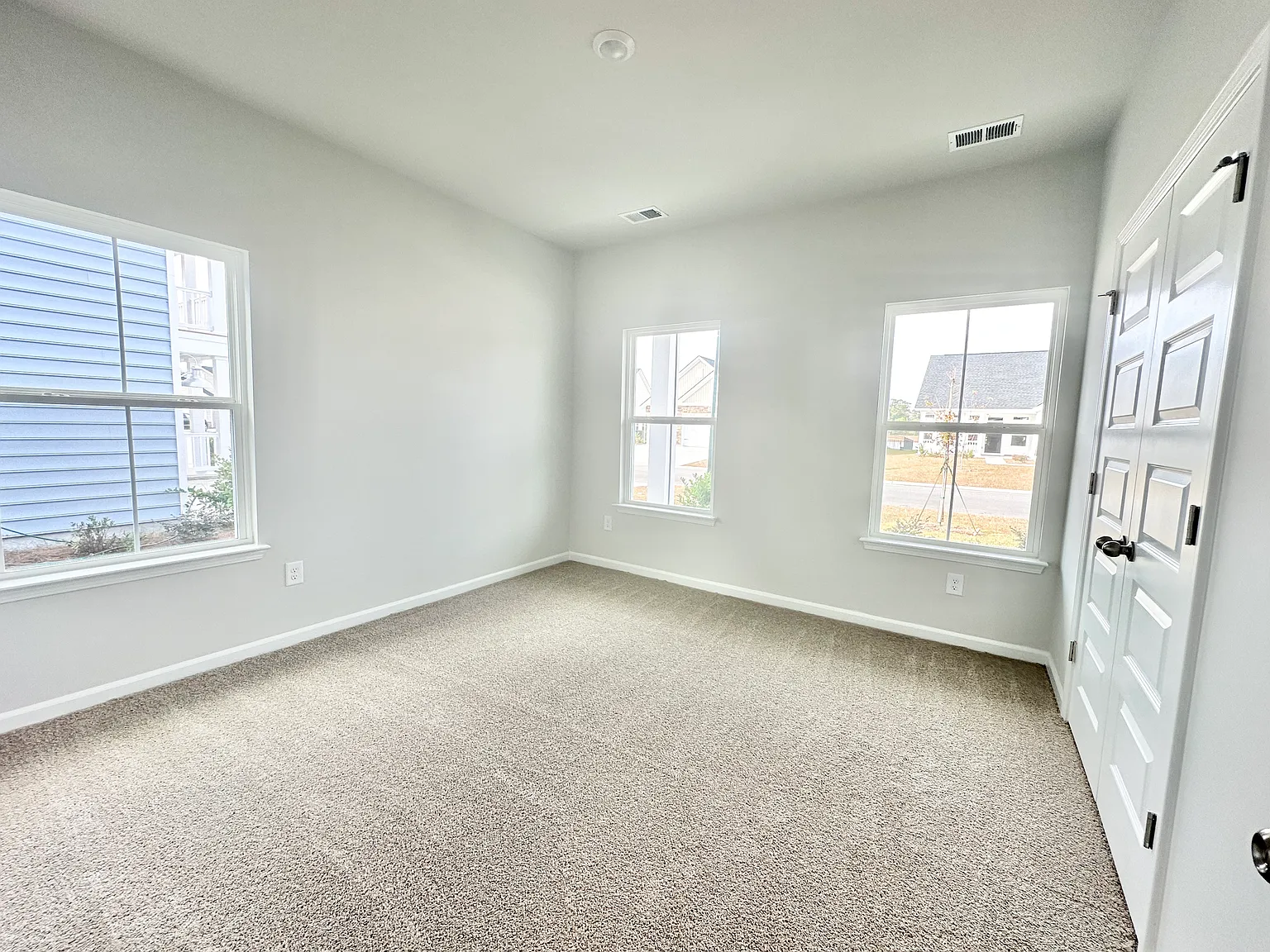 3 bed, 1687 sqft, $2,350 — Photo 2
