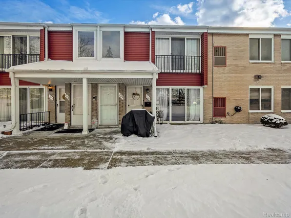 704 Sunset Ln, Saint Clair Shores, MI 48082